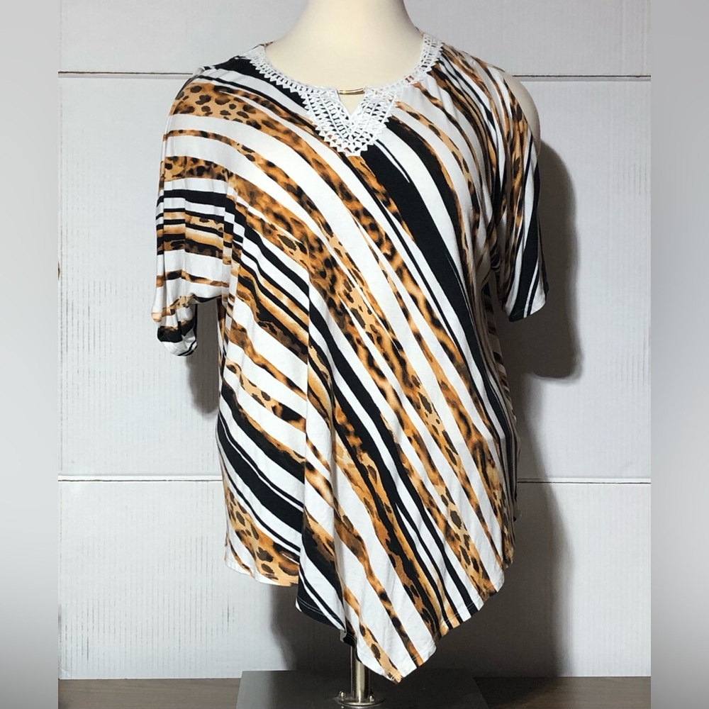 Ruby Rd 2x animal print embellished w/crochet neck line a key hole openi…
